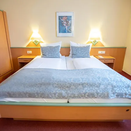 Отель Stadt Wien Бад-Шаллербах