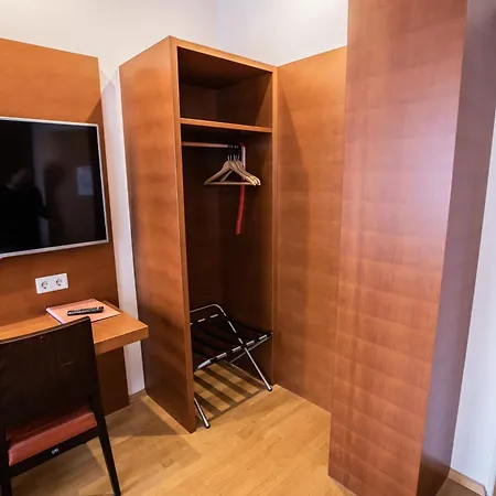 Stadt Wien Отель